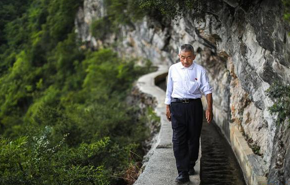 承诺——记“大山里的老愚公”黄大发 - 专题页 - 中国政策研究网